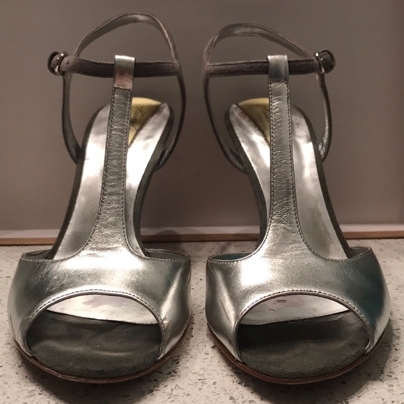 Kenneth Cole Silver t-strap high heels - Picture 2 of 8
